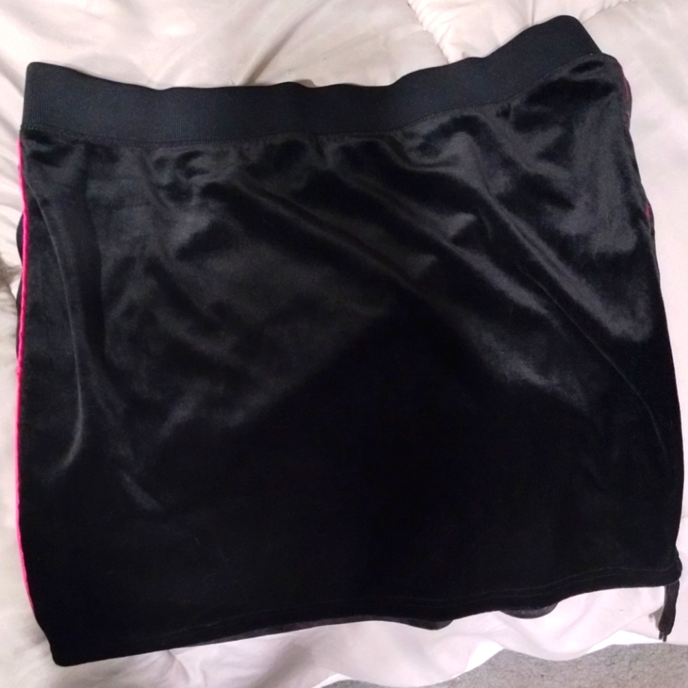 Cute little skirt size L, made by Jennifer Lopez